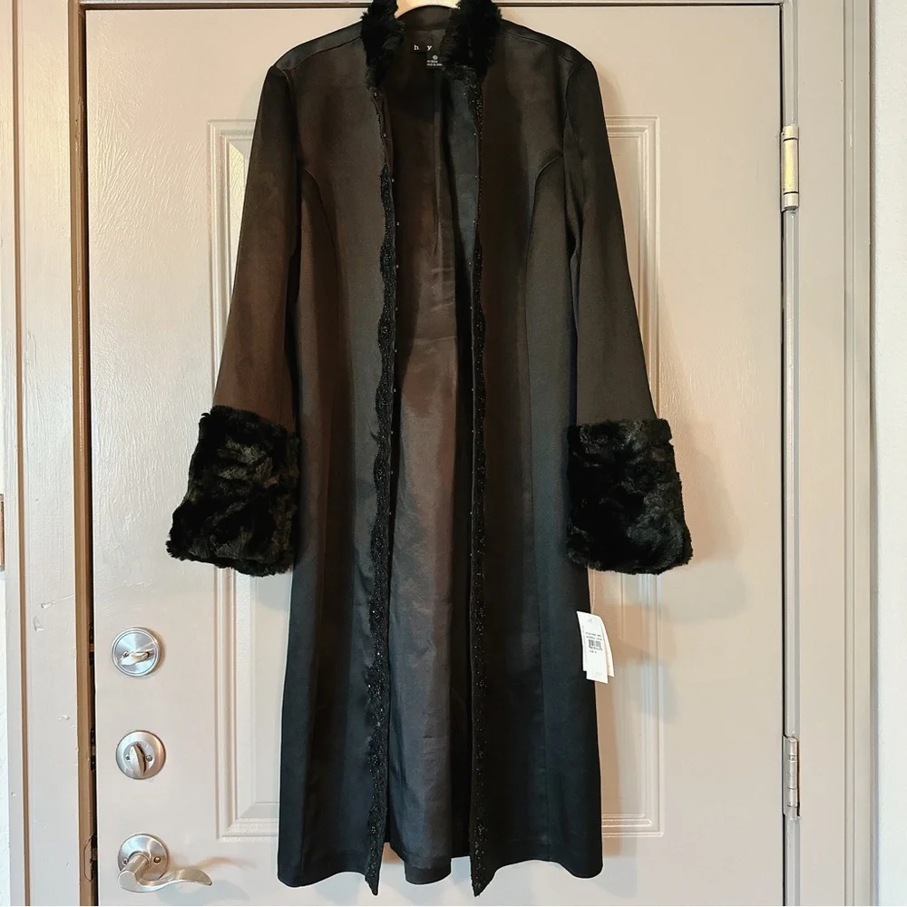 NWT Gorgeous Black Hype satin, beaded and faux fur coat. Size 10 - Picture 11 of 16